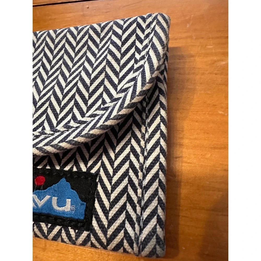 KAVU Big Spender Wallet Navy White Herringbone Canvas Trifold Magnetic Snap